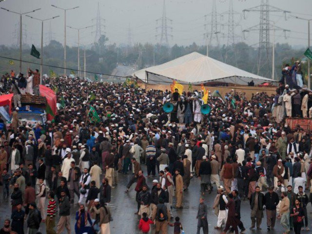 members of the tehreek e labaik pakistan gather during a sit in in rawalpindi november 17 2017 photo reuters members of the tehreek e labaik pakistan gather during a sit in in rawalpindi november 17 2017 photo reuters