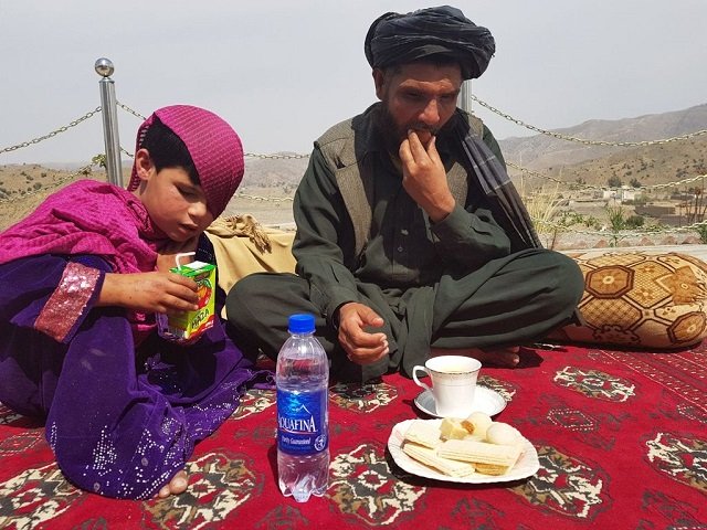 payenda khan and his eight year old daughter could not go back to afghanistan after crossing the border in january photo express