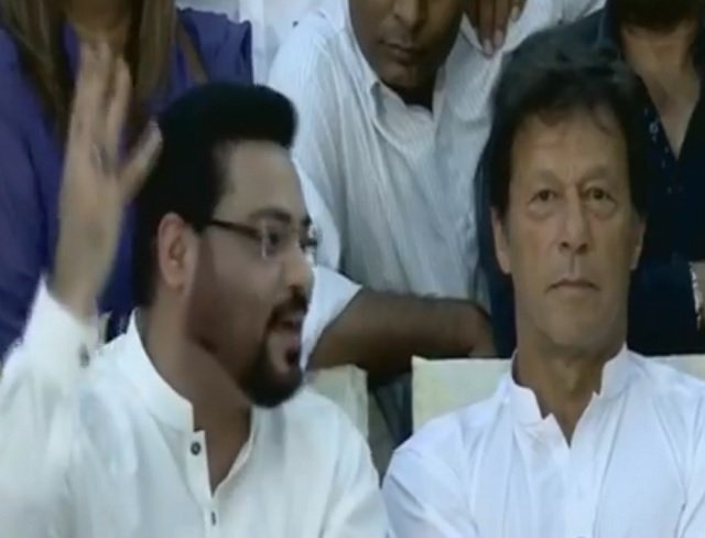 amir liaquat announces joining pti at a news conference in karachi screengrab