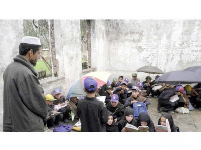 school management officers protest outside k p assembly