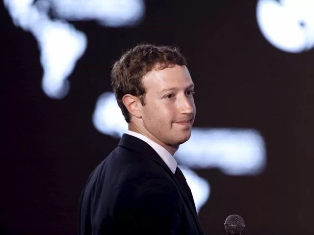 the social media company 039 s market valuation fell by roughly 40 billion on monday with zuckerberg 039 s personal fortune falling by 4 9 billion photo afp the social media company 039 s market valuation fell by roughly 40 billion on monday with zuckerberg 039 s personal fortune falling by 4 9 billion photo afp