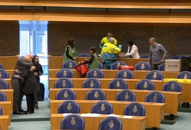 paramedics are seen treating the man on a lawmaker 039 s desk after he jumped from the public gallery of the dutch parliament photo courtesy mailonline paramedics are seen treating the man on a lawmaker 039 s desk after he jumped from the public gallery of the dutch parliament photo courtesy mailonline