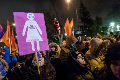 thousands of poles protest anti abortion bill