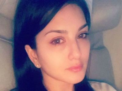 sunny leone breaks down while filming for biopic