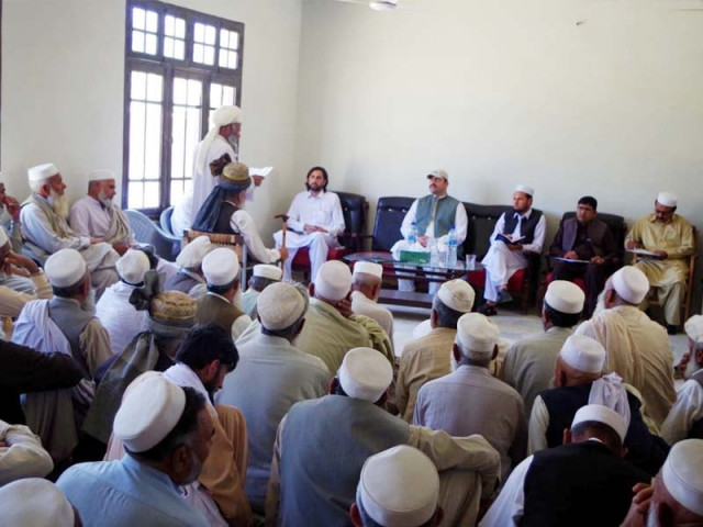 people discuss their grievances with political authorities of mohmand agency photo express people discuss their grievances with political authorities of mohmand agency photo express