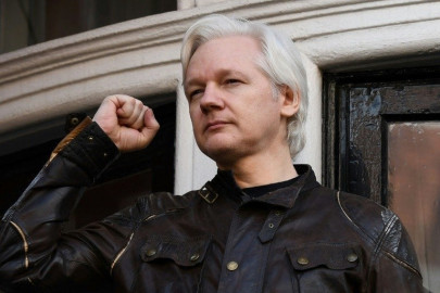 ecuador stops assange communicating from its london embassy ecuador stops assange communicating from its london embassy