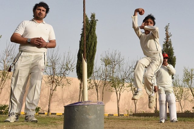 akram warne blown away by pakistani child bowlers