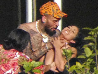 singer chris brown caught in another physical abuse controversy singer chris brown caught in another physical abuse controversy