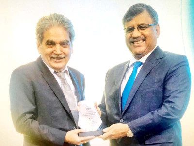 ogdcl chief gets philanthropy award