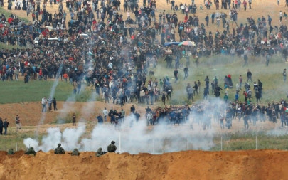 clashes 16 dead as thousands of gazans march near israel border clashes 16 dead as thousands of gazans march near israel border
