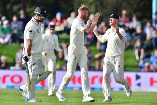 optimistic de grandhomme believes new zealand still had a chance of getting a first innings lead despite the new ball being only five overs away photo afp optimistic de grandhomme believes new zealand still had a chance of getting a first innings lead despite the new ball being only five overs away photo afp