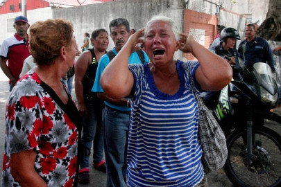 venezuela arrests five police officials over deadly jail disaster