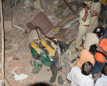 building collapse kills 10 in central india