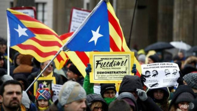 hundreds rally in berlin calling for puigdemont s release
