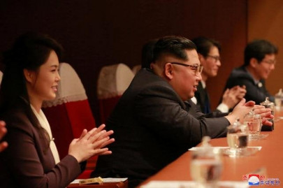 north korea s kim jong un wife watch south korean k pop stars perform in pyongyang