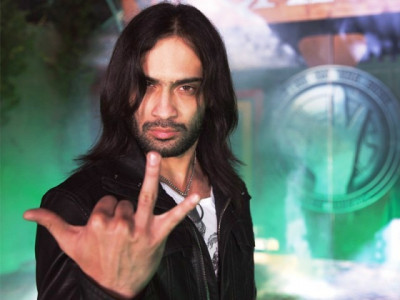 stick to kissing cobras waqar zaka stick to kissing cobras waqar zaka