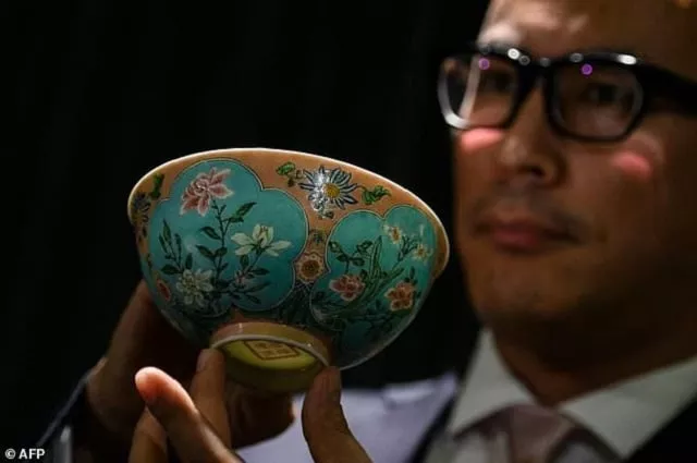 nicolas chow deputy chairman of sotheby 039 s asia holds an extremely rare qing dynasty bowl one of only three known to exist during a media preview it sold for 30 4 million photo afp nicolas chow deputy chairman of sotheby 039 s asia holds an extremely rare qing dynasty bowl one of only three known to exist during a media preview it sold for 30 4 million photo afp