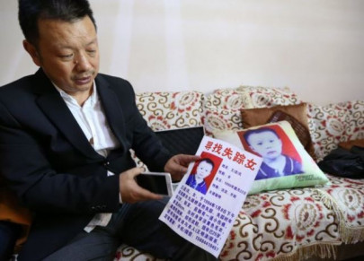 lost daughter reunites with chinese father after 24 year search