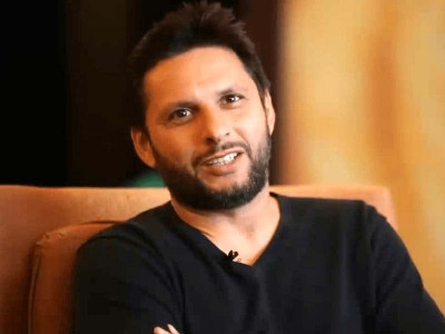 afridi s tweet on kashmir carnage draws ire of indian stars