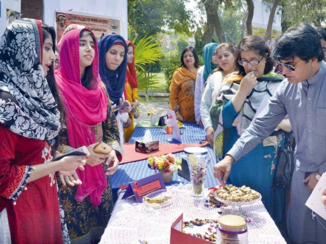 pfa director general noorul amin mengal visits stalls during a seminar on food safety organised at the lahore college for women university photo online pfa director general noorul amin mengal visits stalls during a seminar on food safety organised at the lahore college for women university photo online