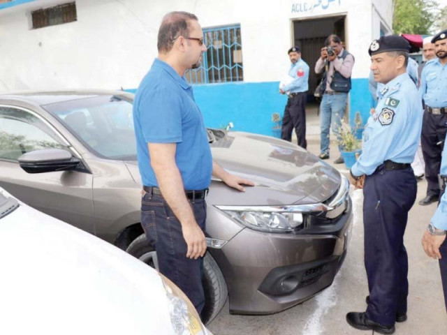 ig temuri hands over a recovered car to its owner photo express ig temuri hands over a recovered car to its owner photo express