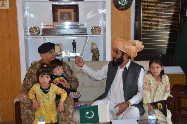 gen qamar with father of naqeebullah and other family members photo ispr