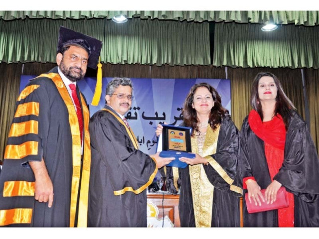pu vc dr zakria zakar presents a shield to finance minister dr ayesha ghaus pasha photo express pu vc dr zakria zakar presents a shield to finance minister dr ayesha ghaus pasha photo express