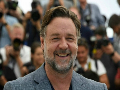 russell crowe earns millions from divorce auction russell crowe earns millions from divorce auction