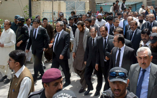 chief justice of pakistan mian saqib nisar along with chief minister abdul quddus bizenjo visiting different departments of civil hospital quetta photo express chief justice of pakistan mian saqib nisar along with chief minister abdul quddus bizenjo visiting different departments of civil hospital quetta photo express