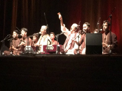 fareed ayaz s wit and wisdom keeps londoners on their feet fareed ayaz s wit and wisdom keeps londoners on their feet