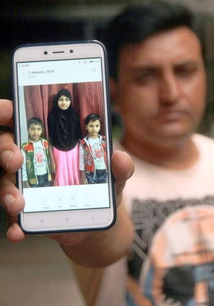 Siraj Khan with his wife Sajida Pathan. PHOTO: ATHAR KHAN/ EXPRESS