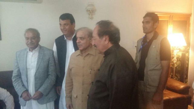 pti leader siraj mohammad khan with cm punjab photo pml n pti leader siraj mohammad khan with cm punjab photo pml n