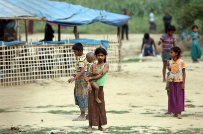 myanmar minister makes landmark visit to rohingya camp