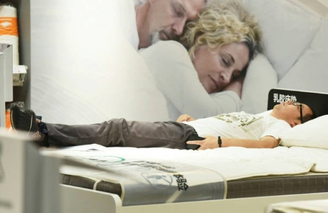 people who stay up late and have to drag themselves out of bed are likelier to die younger than those who rise and set with the sun study shows photo afp people who stay up late and have to drag themselves out of bed are likelier to die younger than those who rise and set with the sun study shows photo afp