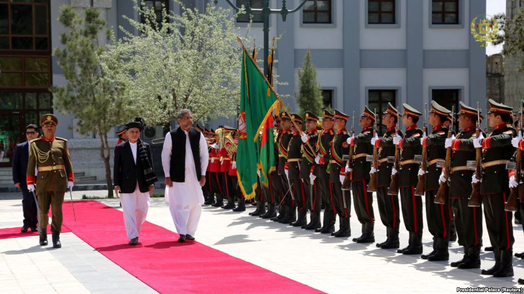 afghan president ashraf ghani and pakistani prime minister shahid khaqan abbasi at the afghan presidential palace in kabul photo afghan government