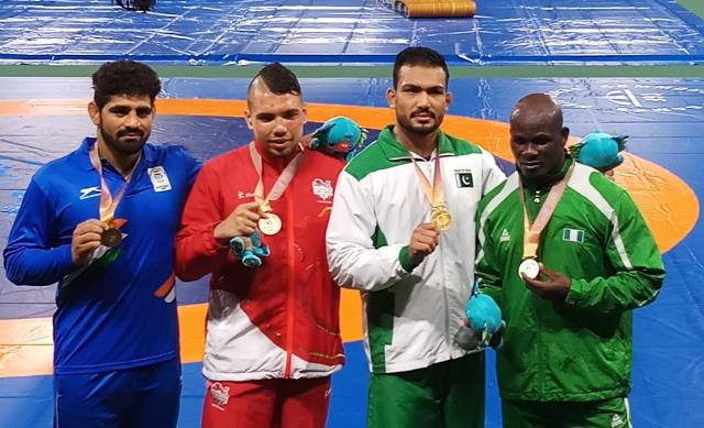 much needed win the gold medal pushed pakistan from a modest 31st position to 22nd in the rankings courtesy muhammad inam since before that the country had only four bronze medals in their tally photo courtesy commonwealth media