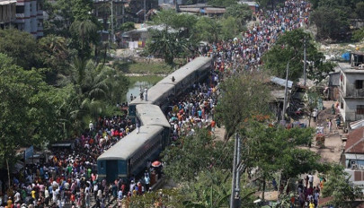 train derailment leaves three dead dozens injured in bangladesh