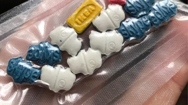 drug dealer elliott morris sent this photograph out on a whatsapp message to potential customers in bridgend with a small part of his hand visible photo south wales police drug dealer elliott morris sent this photograph out on a whatsapp message to potential customers in bridgend with a small part of his hand visible photo south wales police