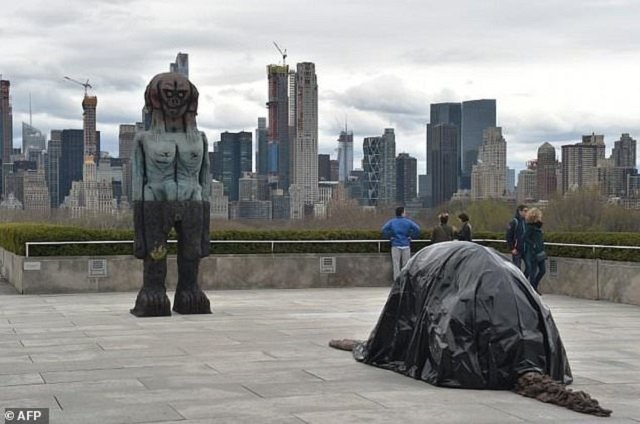 huma bhabha created quot we come in peace quot for the sixth annual commission at the new york metropolitan museum of art 039 s roof garden photo afp