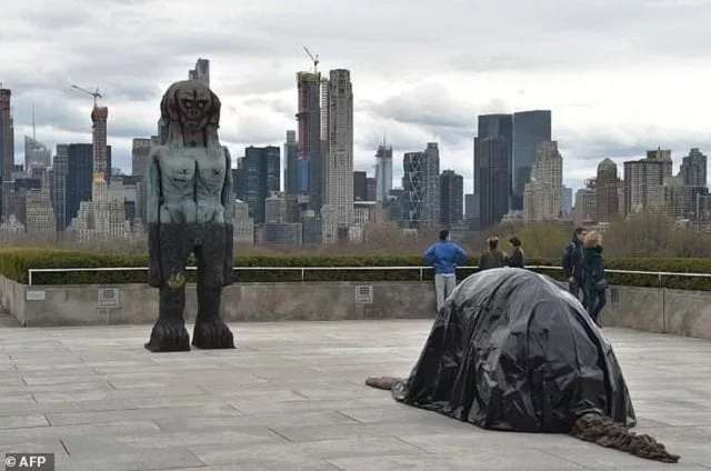 huma bhabha created quot we come in peace quot for the sixth annual commission at the new york metropolitan museum of art 039 s roof garden photo afp huma bhabha created quot we come in peace quot for the sixth annual commission at the new york metropolitan museum of art 039 s roof garden photo afp
