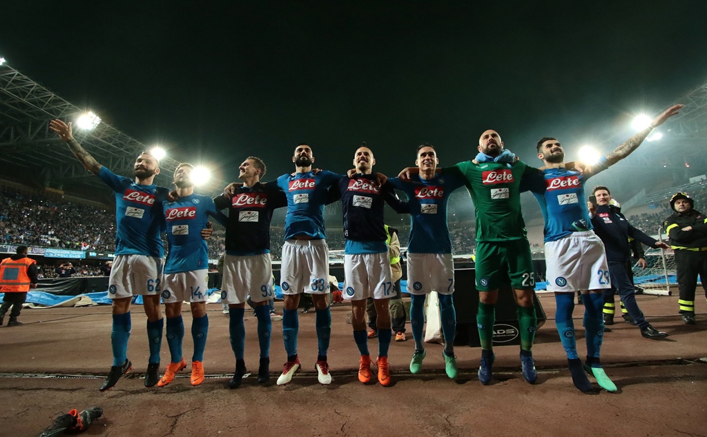 close fight napoli came from behind twice to cut the gap on juventus to four points with five games remaining including next sunday 039 s top of the table clash between the two teams in turin photo afp