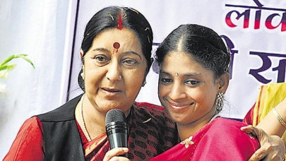 indian foreign minister seeks suitors for pakistan returned geeta indian foreign minister seeks suitors for pakistan returned geeta