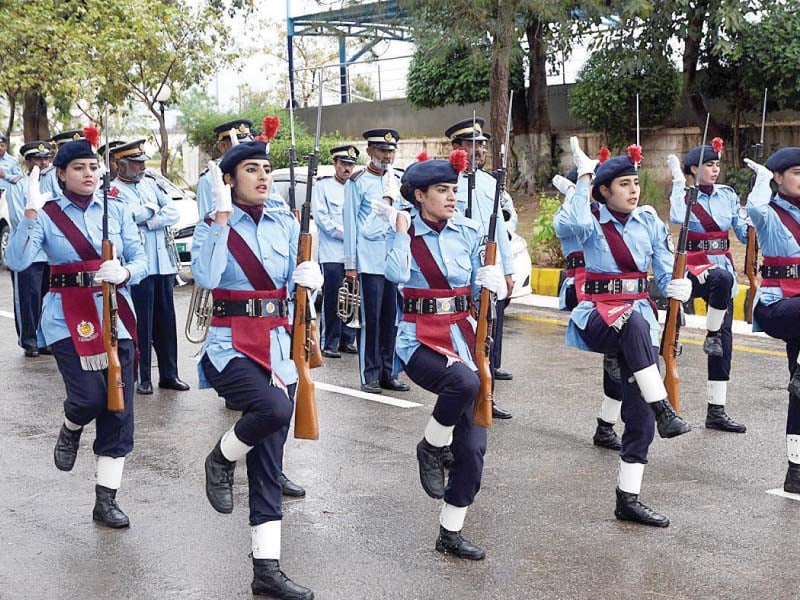 policewomen salute interior minister ahsan iqbal photo app