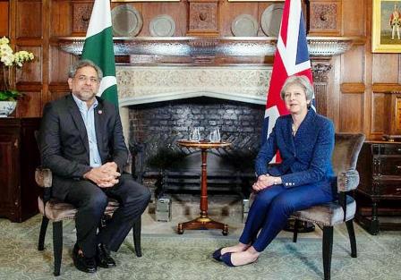 prime minister shahid khaqan abbasi in a meeting with british prime minister theresa may in windsor castle app