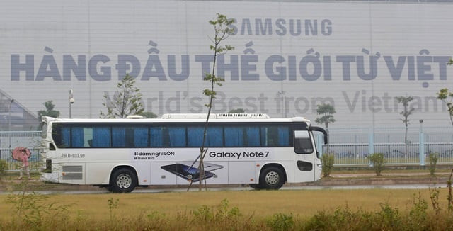 a bus with an image of the samsung galaxy note 7 transports employees on the way to work at the samsung factory in thai nguyen province north of hanoi vietnam october 13 2016 photo reuters a bus with an image of the samsung galaxy note 7 transports employees on the way to work at the samsung factory in thai nguyen province north of hanoi vietnam october 13 2016 photo reuters