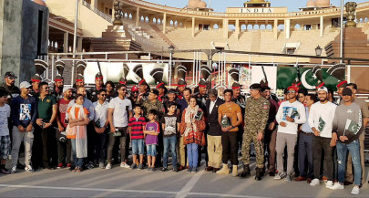 pakistan team visits wagah border to witness flag lowering ceremony