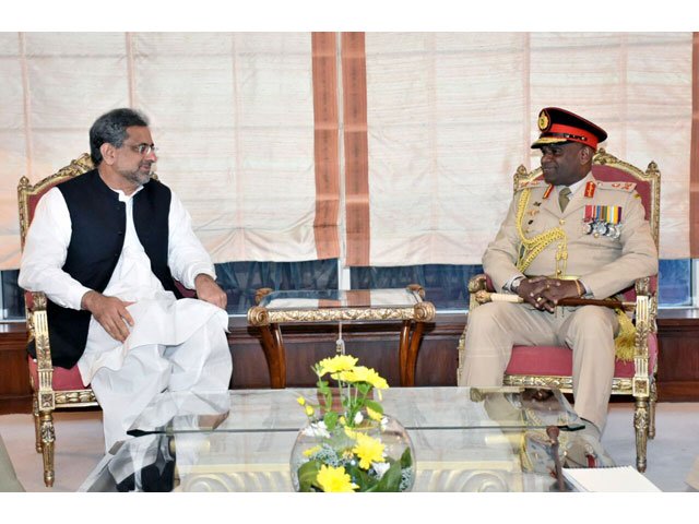 commander of the sri lankan army lt gen mahesh senanayake calls on prime minister shahid khaqan abbasi at pm 039 s house on april 23 2018 photo pid