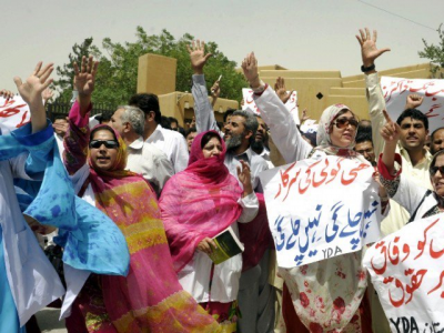 protesting doctors abandon sit in after suicide attacks rock quetta protesting doctors abandon sit in after suicide attacks rock quetta