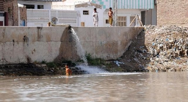 the indus one of asia 039 s largest rivers it flows through parts of india and pakistan into the arabian sea supporting millions of people while much plastic enters rivers because of a lack of waste infrastructure sewage systems contribute too photo dw the indus one of asia 039 s largest rivers it flows through parts of india and pakistan into the arabian sea supporting millions of people while much plastic enters rivers because of a lack of waste infrastructure sewage systems contribute too photo dw