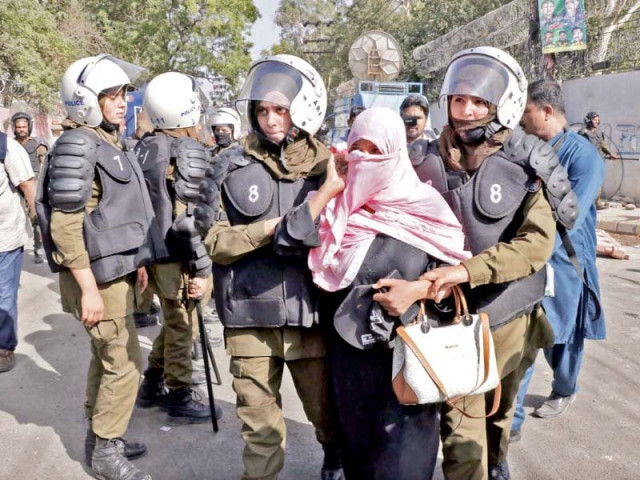 anti riot force personnel arrest a dengue worker photo ppi anti riot force personnel arrest a dengue worker photo ppi